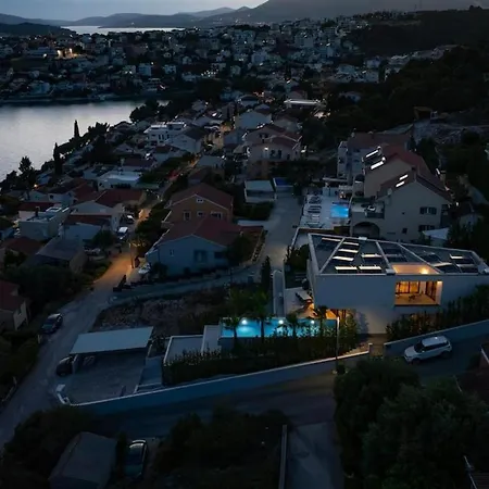 Willa Okrug 4 Bedrooms Trogir